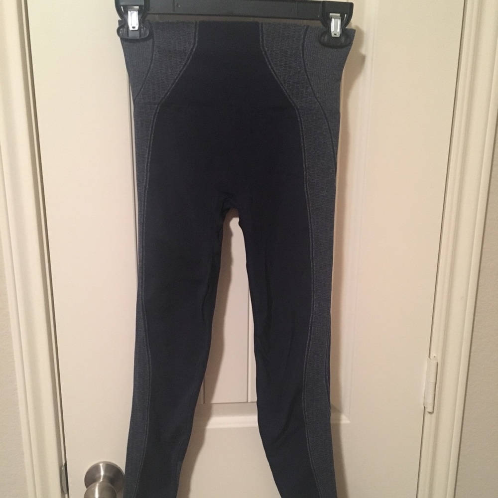 EUC Spanx Blue Leggings w/Grey details - Sz medium